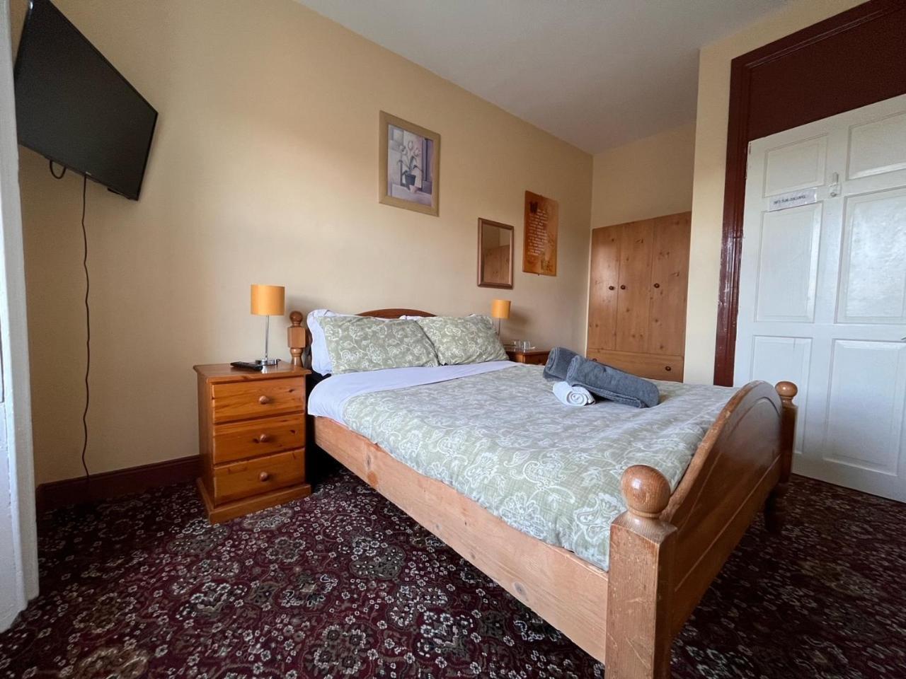 Cashel Town Center Inn Esterno foto