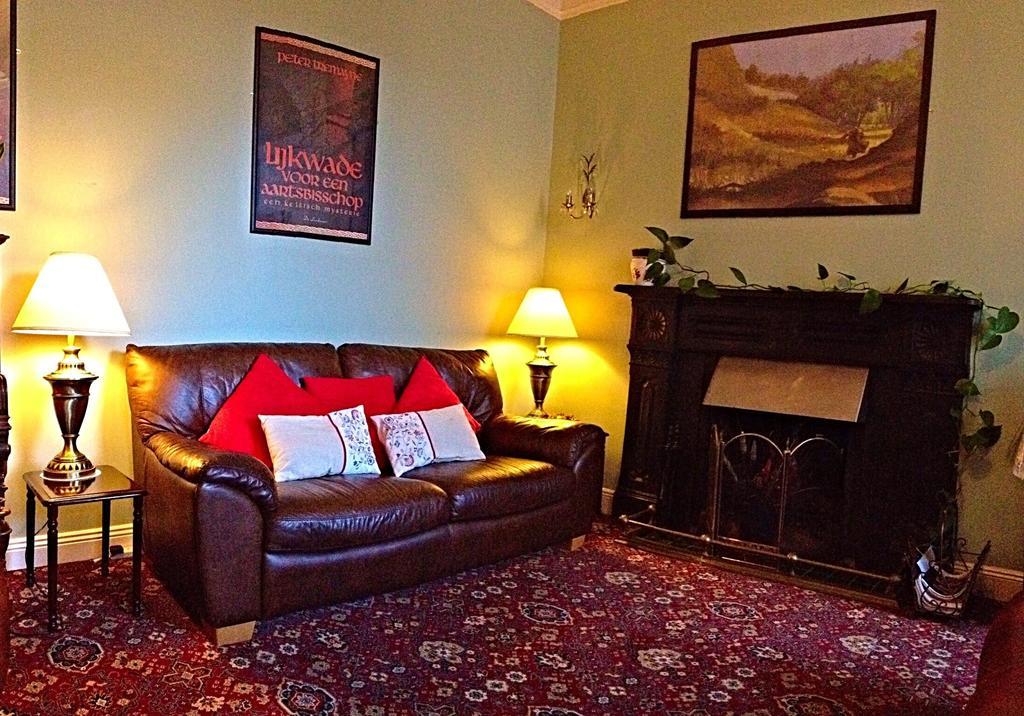 Cashel Town Center Inn Esterno foto